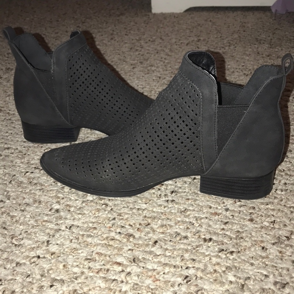 Women’s Black Booties - Picture 5 of 5